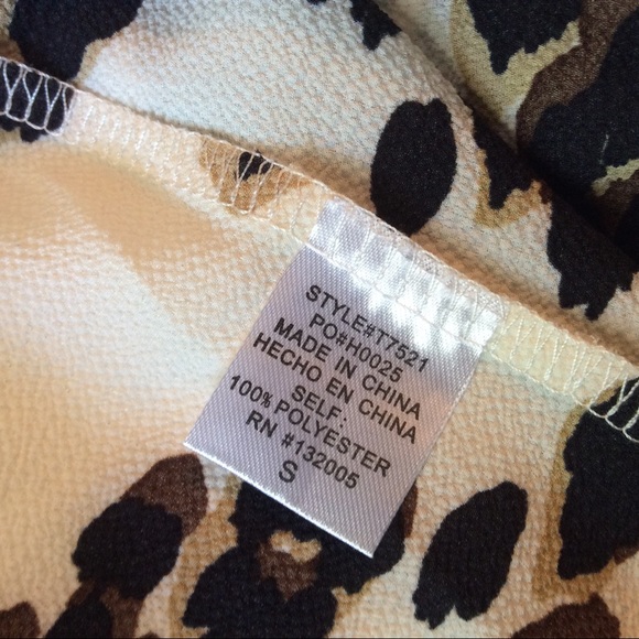 ❤️3/$15❤️ NWT! Entro lace edged animal print top - Picture 5 of 7